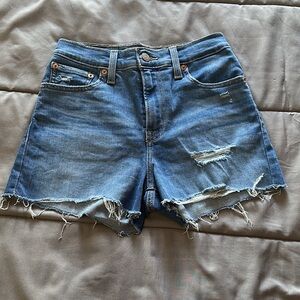 LEVI’S High Rise Short